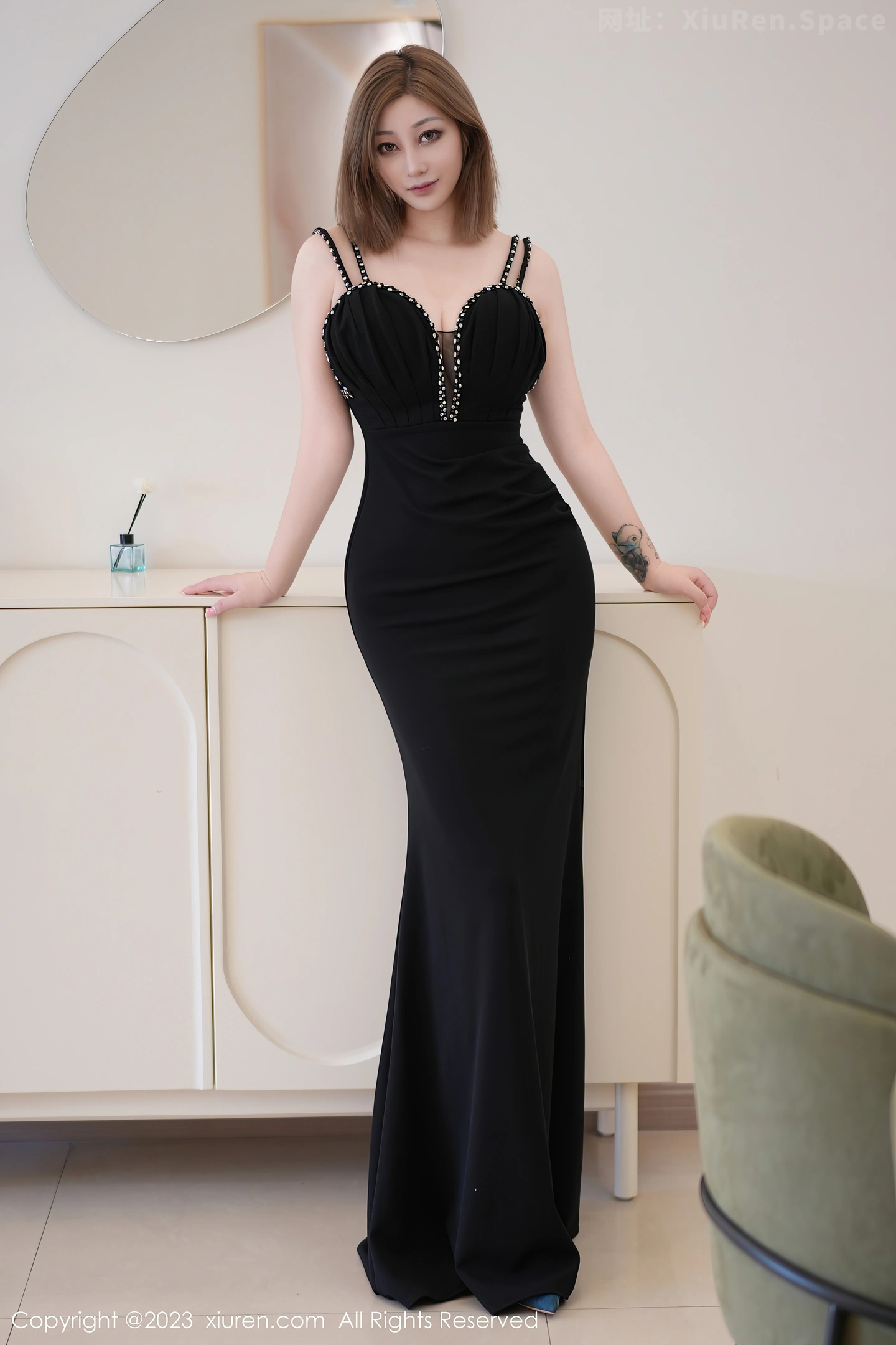 图片[3]-[XiuRen秀人网]VOL.7427 女神妲己 Toxic性感黑色低胸礼裙半脱秀丰满身材撩人诱惑写真60P-秀人网官方网站